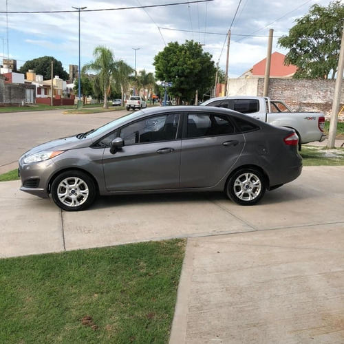 Ford Fiesta Kinetic Design 1.6 Sedan S 120cv 2014