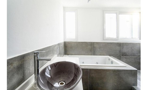 Impecable Casa En Barrio Los Castaños