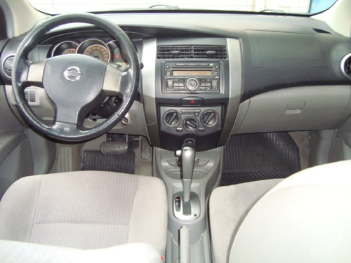 Livina 2010 Sl - Automática