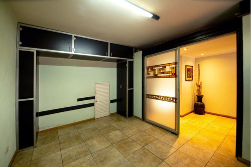 Imagen 12 de 30 de Venta Casa De 3 Dormitorios, 3 Baños Y 2 Cocheras