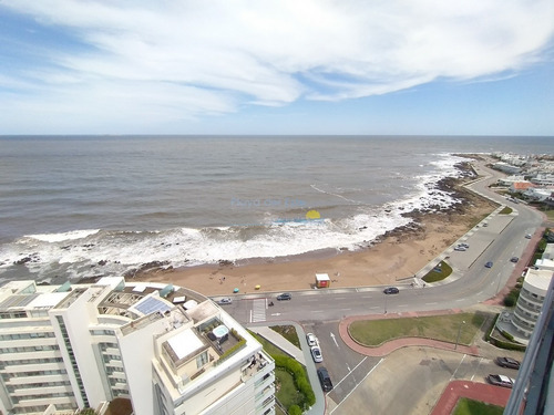 Apartamento En Zona De Peninsula Con Hermosa Vista A Playa Brava - Ref: 11575