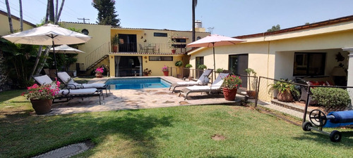 Casa Sola En Venta, Con Alberca, 2 Bungalows, Limites Con Cuernavaca