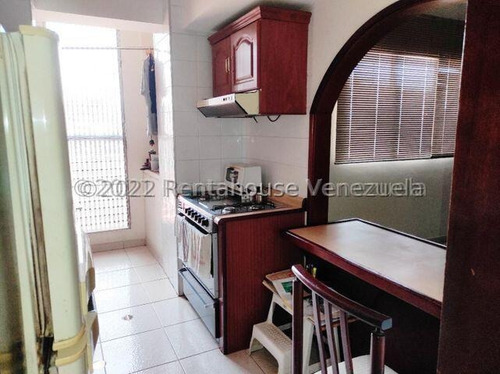 Cómodo Apartamento En Venta En Roca Lisa Zona Este. Pm