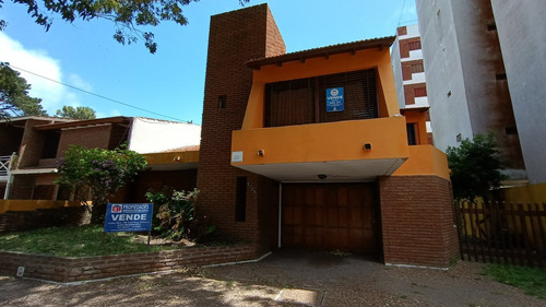 Casa 4 Ambientes Sobre Lote Propio De 15 X 40, Todos Los Servicios, Zona Centrica / Residencial - San Bernardo Del Tuyú - Elena Beruet Propiedades Vende - La Rioja 2930