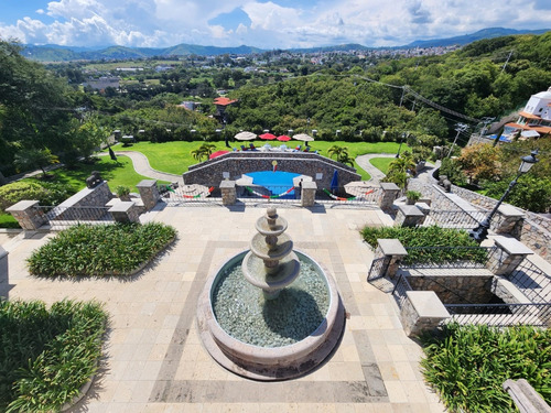 Venta De Casa Quinta Princesas De Terreno Y Jardín Enorme Con Alberca, Jacuzzi Y Plaza De Amenidades. Vistas Expectaculares Y Casa Monumental Fracc Rancho San Diego En Ixtapan De La Sal Edomex