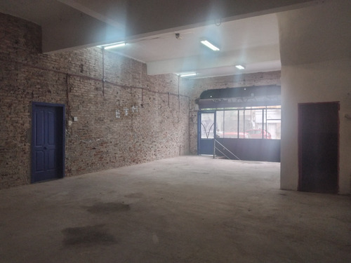Local Comercial - En Lo Mejor De Chacarita - Pb 100m2 En Planta Libre - 5,5o M De Vidriera - Sótano 119m2 De Planta Libre
