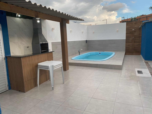 Casa Com Piscina A Venda