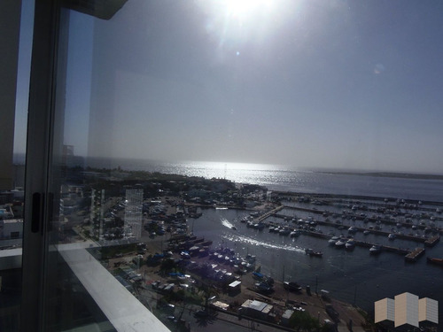 Imagen 7 de 30 de Con Magnifica Vista Al Puerto