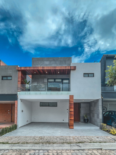 Casa E Venta En Lomas De Angelópolis Parque Cuernavaca