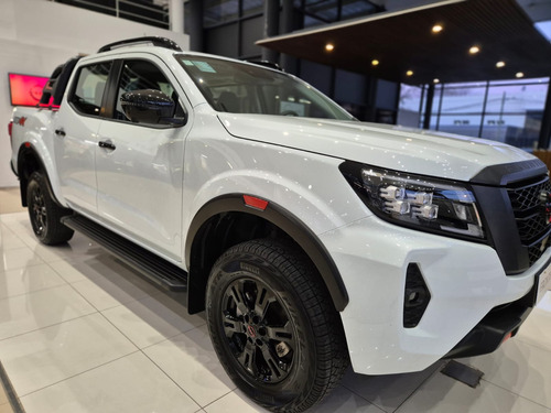 Nissan Frontier PRO4X 4X4 AUT