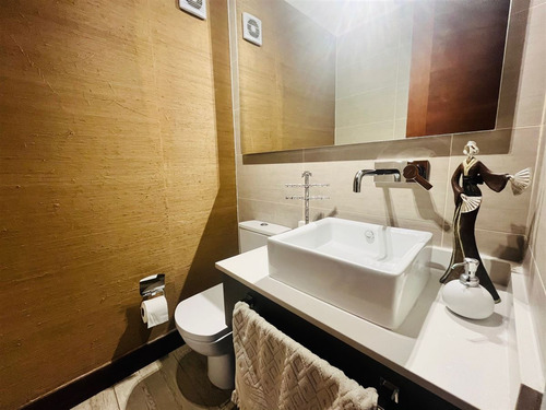 Casa En Venta De 5 Dorm. En Condominio /colegio Mayflower