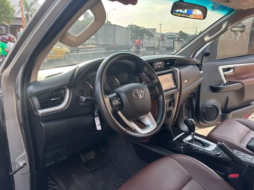 Toyota Fortuner Sw4 2.4 4x2 At Diesel