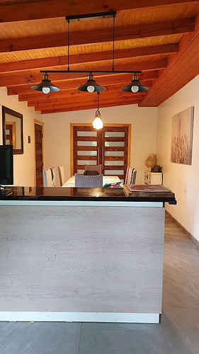 Excelente Casa Remodelada 4d/2b En Gran Sitio De 3 Mil Mts2