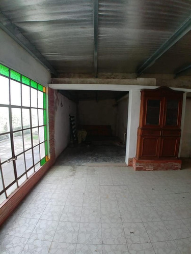 Imagen 7 de 15 de Casa Con Dpto Y Quincho En Centro De Marcos Paz