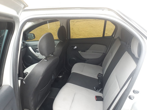 Imagem 9 de 9 de Renault Logan 2014 1.6 Dynamique Hi-power 4p