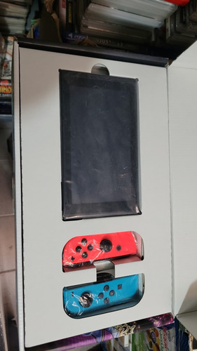 Consola Nintendo Switch Neón 1.1 + Caja Versión Mario Kart (Usado)