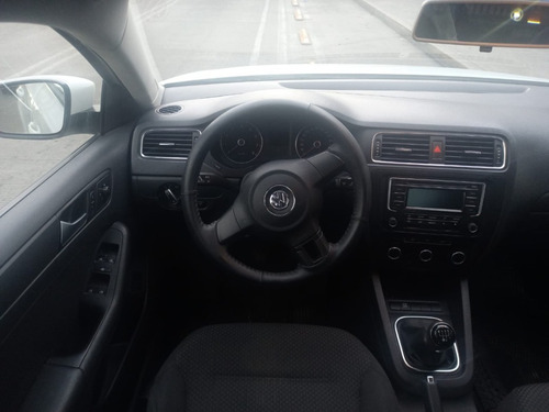 Imagen 7 de 12 de Volkswagen Jetta 2014 Stay A6 Manual 2.5 Eng $ 35,600