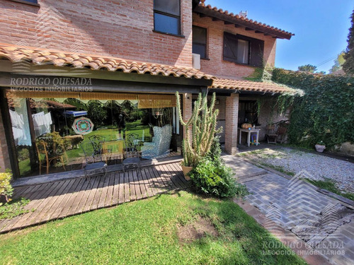 Una Excelente Casa De Categoría,con Detalles De Lujo!