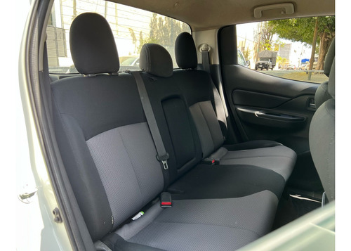Mitsubishi L200 2.4 Cabina Doble 4x2 Mt