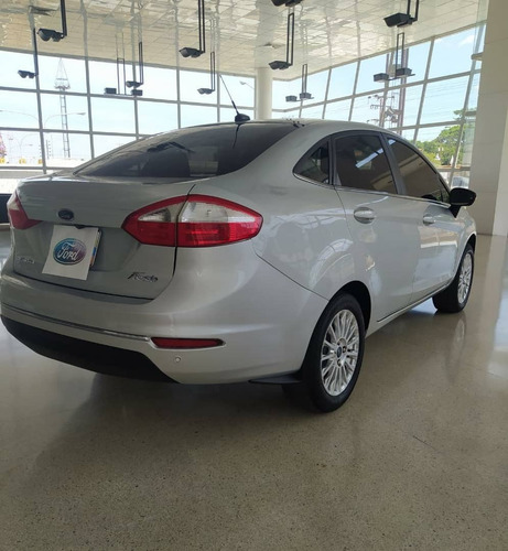 Imagen 5 de 11 de Ford Fiesta Titanium