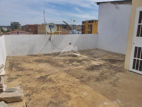 Town House Ubicado En Villas Santa María, Nueva Barcelona (a Pocos Metros Del Farmatodo Del Ingenio) Precio Negociable