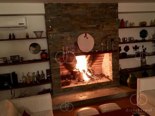 Imagen 4 de 16 de Moderna Casa A Pasos De Playa Mansa