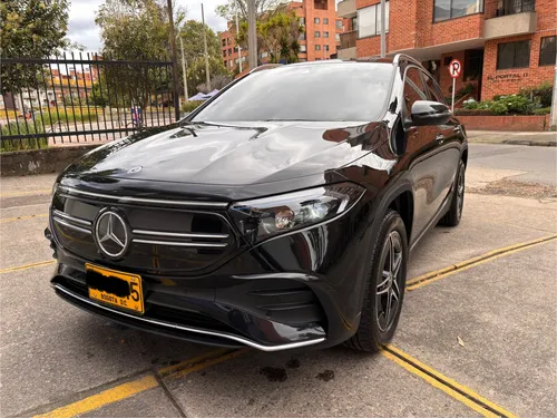Vehículo 100% Eléctrico De Lujo Con Rendimiento Excepcional.