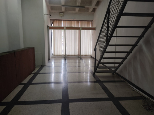 Vendo Lindo Local Con Mezzanina C.c Casona 1. Asesor Inmobiliario Silvia Jaramillo.