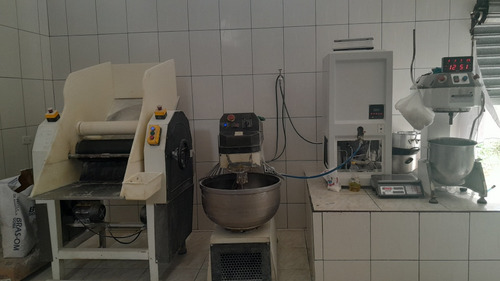 Prédio Comercial Com Padaria E 2 Casa A Venda