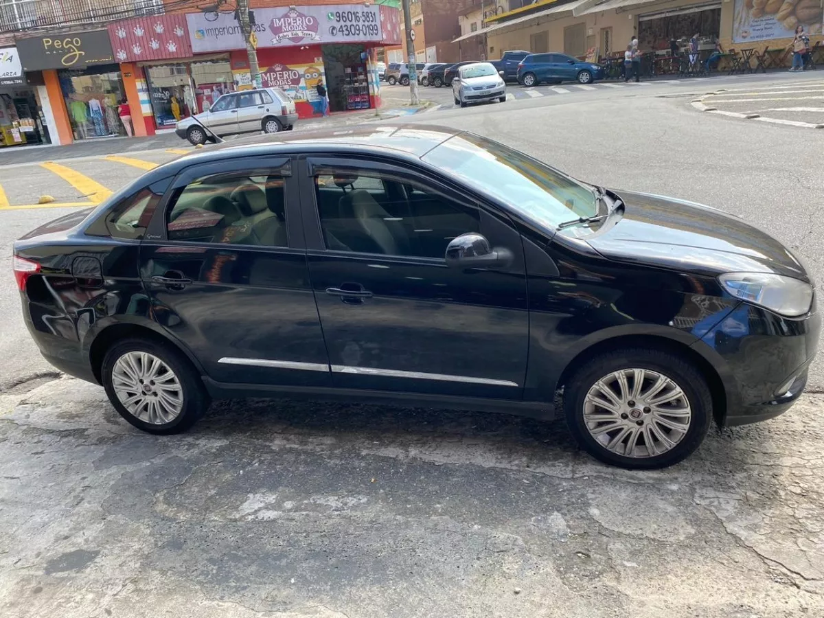 Fiat Grand Siena 1.6 16v Essence Flex 4p