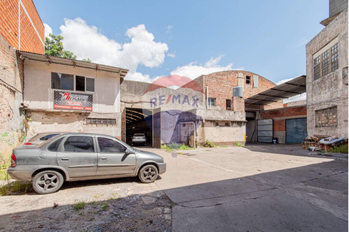 Gran Galpón  Nave  Sobre Av. San Martin Caseros