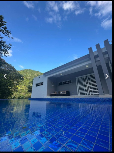 Se Vende Casa Amplia En Proyecto Cerrado En Santiago Rd