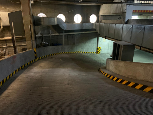 Imagen 13 de 14 de Funcional Edificio Comercial Sobre Lomas Verdes