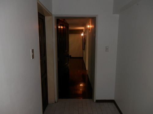 Imagen 4 de 13 de Apartamento En Alquiler En San Bernardino, A Cuadra Y Media Del Instituto Clinico Otorrino .