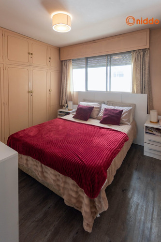Imagen 8 de 19 de Venta De Apartamento Reciclado En Malvín. Rambla República De Chile Y Colombes. Superficie Cubierta De 57 M2. De 1978, Reciclado En 2022. Excelente Estado. Alquila Garaje Doble.