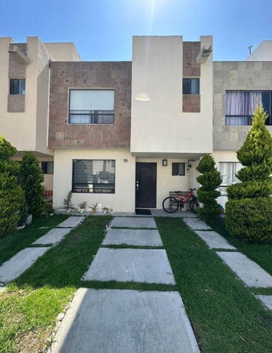 Casa En Rincones Del Marqués Modelo Grande Libre De Gravamen