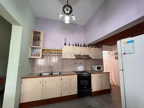 Casa En Venta, Urb. Bermudez, Maracay 24-28808 Wjo