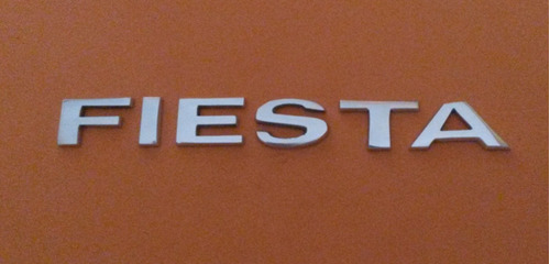 Emblema Ford Fiesta En Metal Pulido