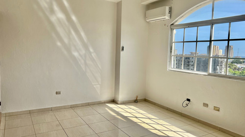 Apartamento Con Línea Blanca En Alquiler En Gazcue, Santo Do