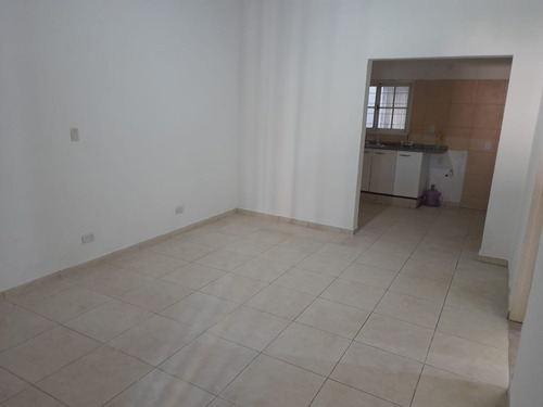 Casa Tipo Ph 3 Ambientes Muy Comodo En Castelar