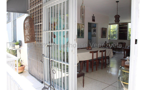 Vendo Casa De 350mts2 Para Remodelar En Urbanizacion Con Privacidad Y Tranquilidad. Espectacular Jardin. Mls #25-20090. Los Palos Grandes