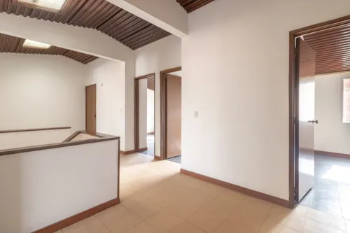 Casa En Venta En La Esmeralda. Cod V15539