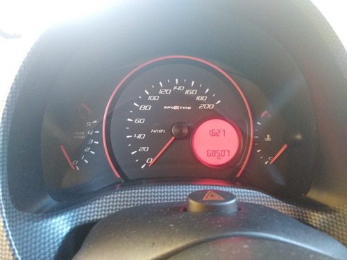 Fiat Uno 2012 1.4 Sporting Flex 5p