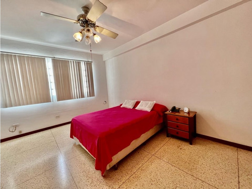 Se Vende Casa 515m2 6h/4b/8p Las Acacias