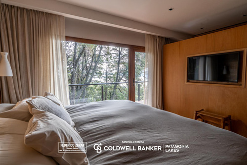 Venta - Exclusiva Casa De 8 Ambientes, 5 Dormitorios, 6 Baños En Barrio Las Vertientes.