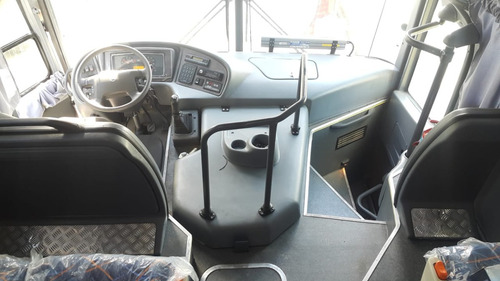 Imagen 6 de 11 de Bus Volvo B270r 4x2 Saldivia 48 Pasajeros