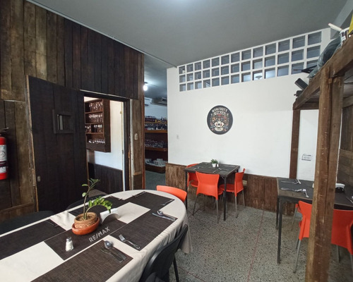 Club De Los Parrilleros, Calle Libertad De Los Robles, Maneiro, Con Tanque, Con Cerca Electrica