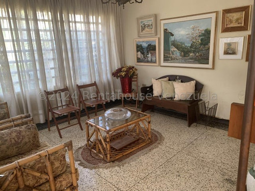 Cómoda Casa Tipo Quinta En Venta. Urb. Campo Claro.