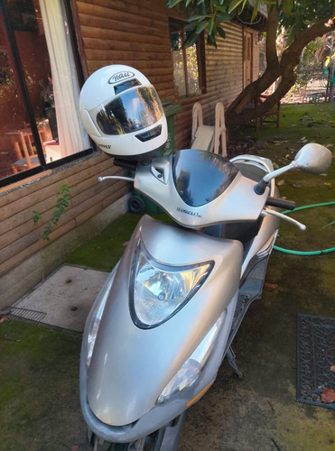 Moto Scooter En Excelente Estado, Mínimo Kilometraje,
