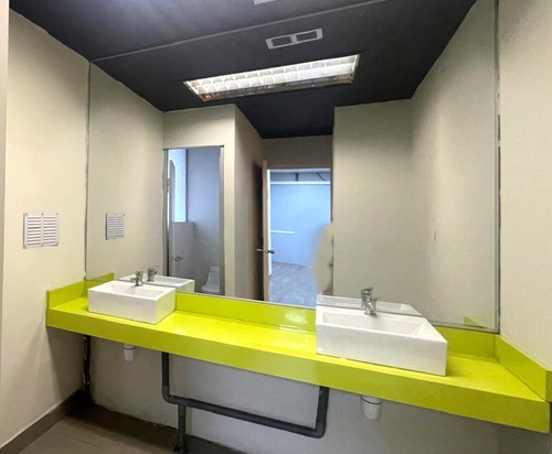 Local Comercial Av. Apoquindo Planta Libre